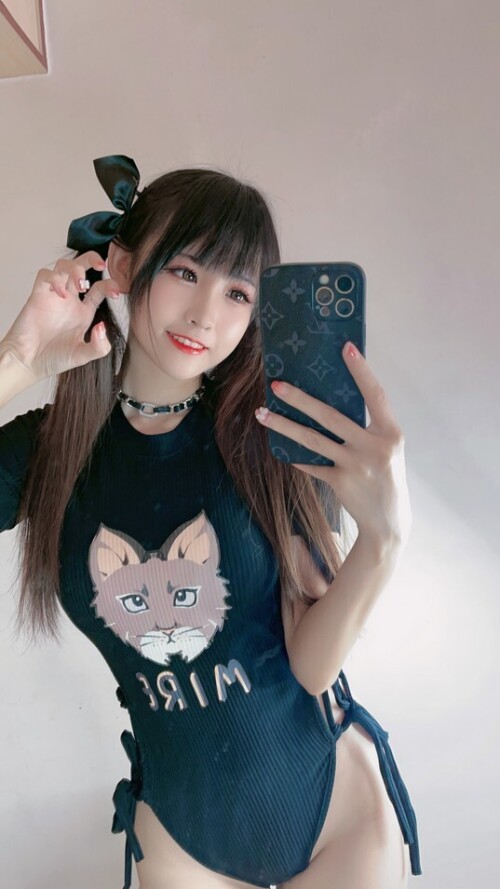 miko酱ww - 自拍系列mikoの黑丝02 预览展示图 1