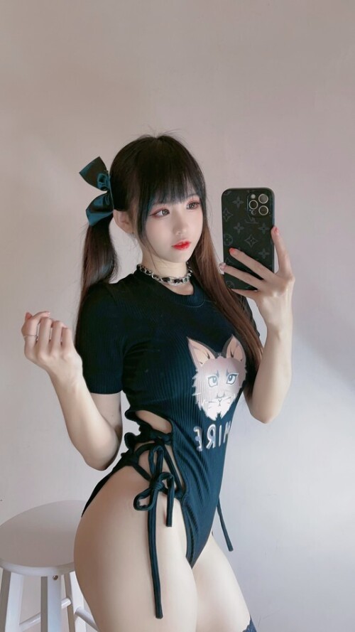 miko酱ww - 自拍系列mikoの黑丝02 预览展示图 3