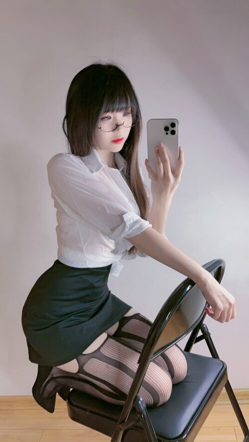 miko酱ww - 自拍系列mikoの黑丝03 预览展示图 4