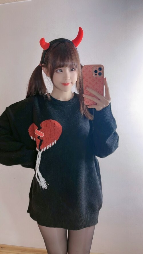 miko酱ww - 自拍系列mikoの黑丝03 预览展示图 2