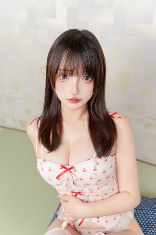 神楽坂真冬 - 睡衣少女 预览展示图 5