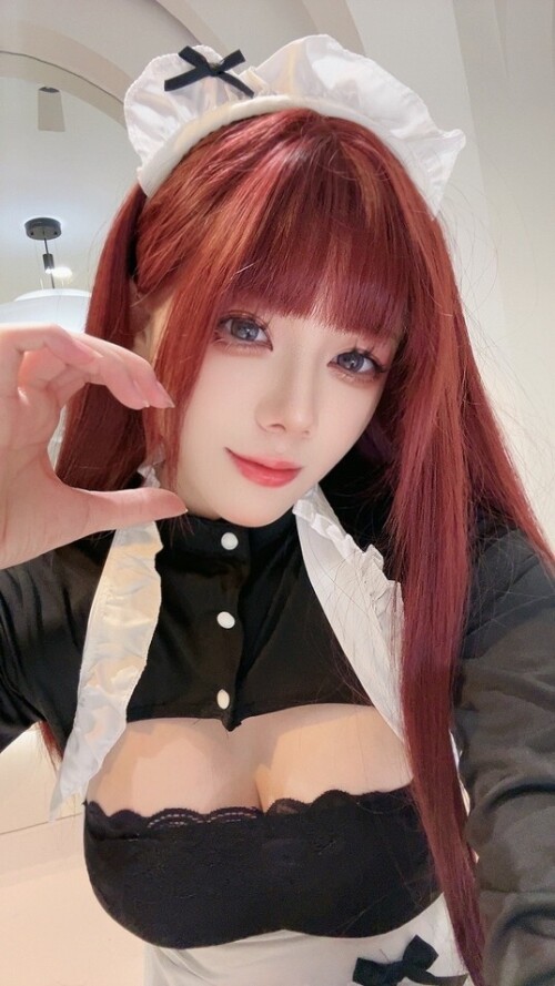 九言 - 黑丝女仆 预览展示图 1