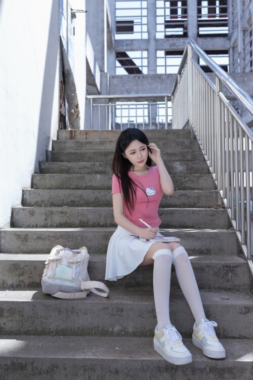鱼子酱Fish - 天台少女 预览展示图 5