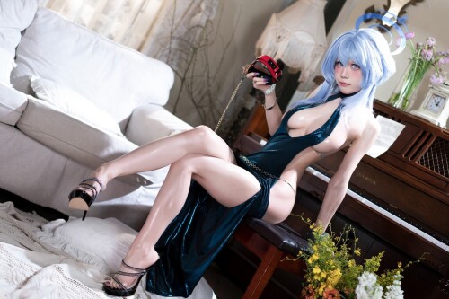 水淼Aqua - 蔚蓝档案 天雨亚子礼服 预览展示图 3