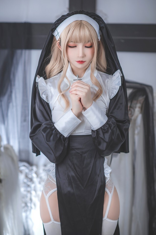 Coser衣衣 - 修女 [59P3V-377MB]