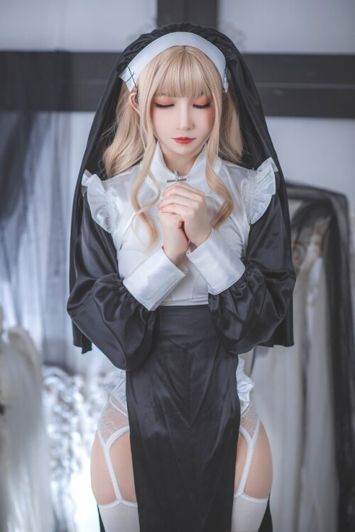 Coser衣衣 - 修女 预览展示图 5