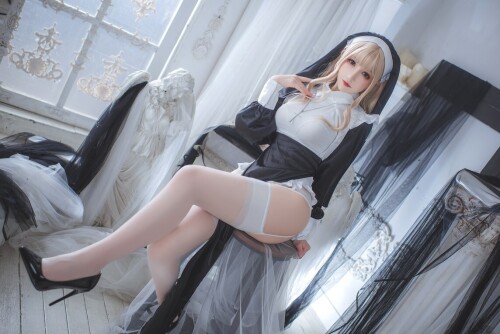 Coser衣衣 - 修女 预览展示图 3