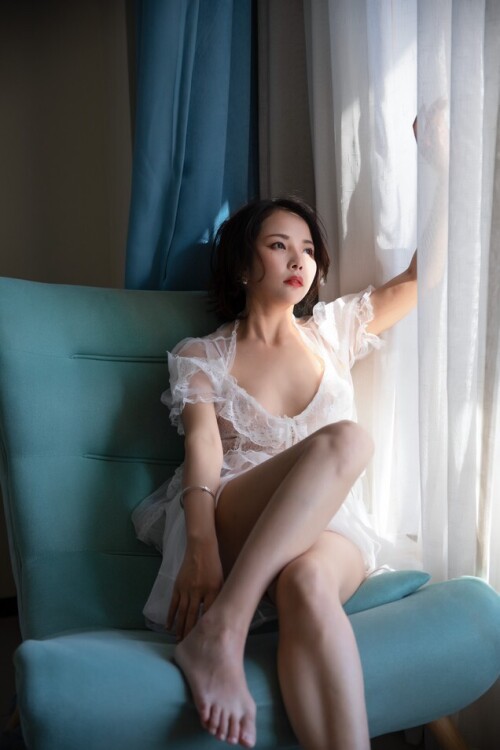 苏嫣嫣阿姨 - 蓝色连衣裙 预览展示图 2