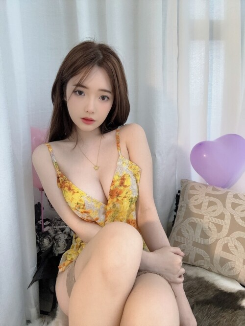 雯妹不讲道理 - 520女友 (6套衣服) 预览展示图 3
