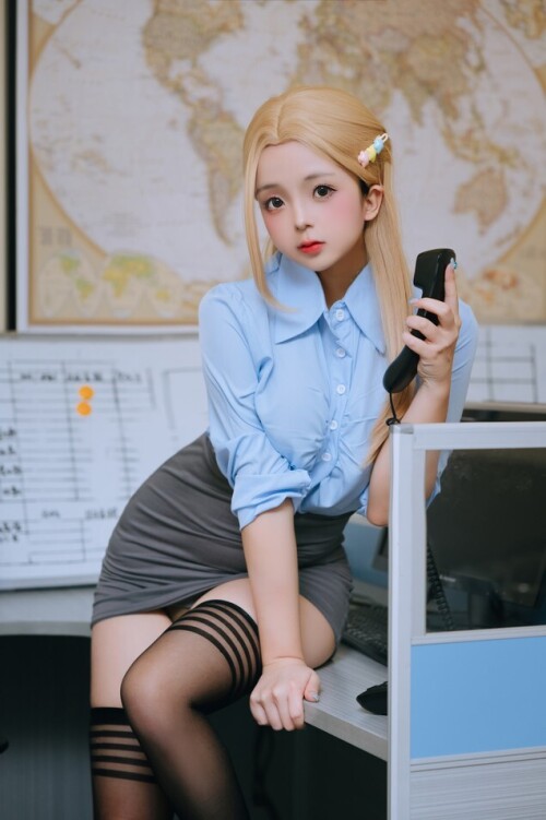 日奈娇 (樱井小莜) - 办公室 预览展示图 4