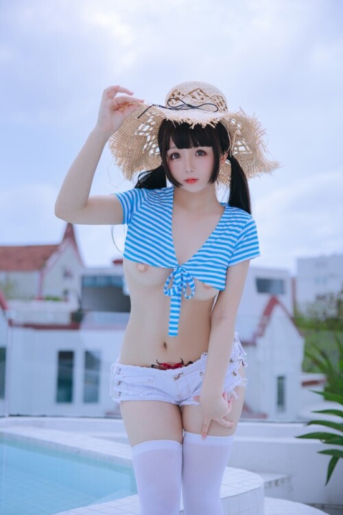 日奈娇 (樱井小莜) - 蓝白条 预览展示图 6