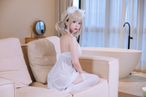 日奈娇 (樱井小莜) - 波斯猫 预览展示图 1