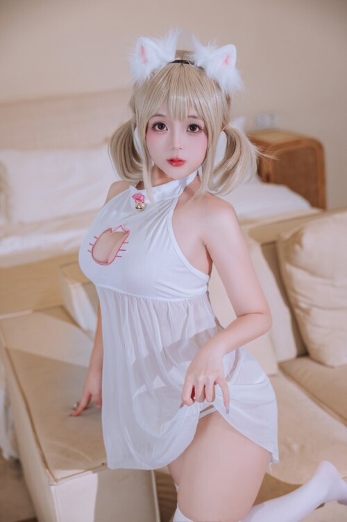 日奈娇 (樱井小莜) - 波斯猫 预览展示图 5