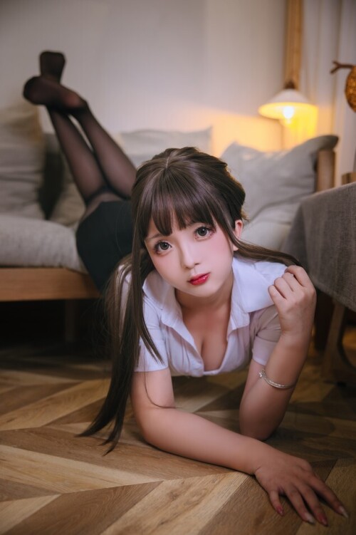 日奈娇 (樱井小莜) - 醉酒OL 预览展示图 6