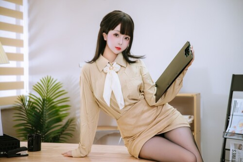 日奈娇 (樱井小莜) - 秘书 预览展示图 3