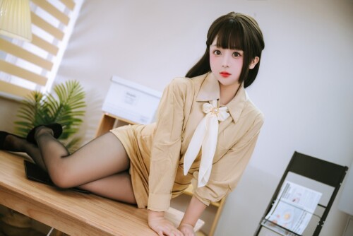 日奈娇 (樱井小莜) - 秘书 预览展示图 2