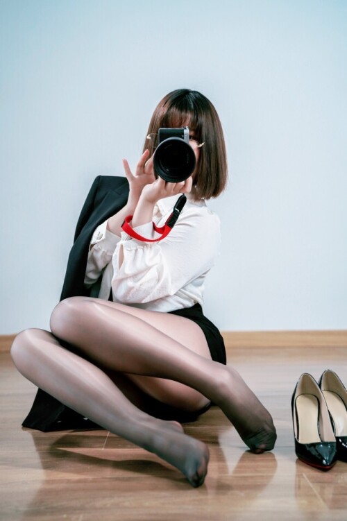 【BANBANKO】半半子 - OL自撮 预览展示图 1