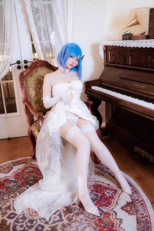 二佐Nisa - 恰巴耶夫礼服 预览展示图 3