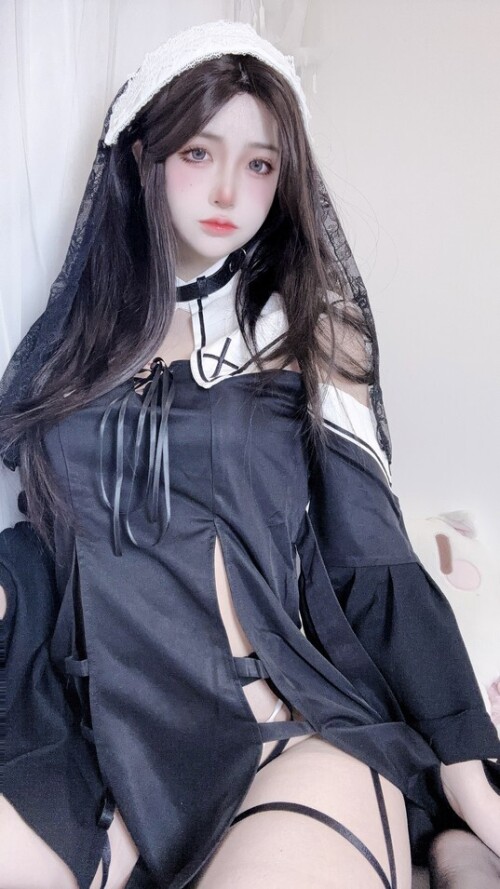 疯猫ss - 修女自拍 预览展示图 6