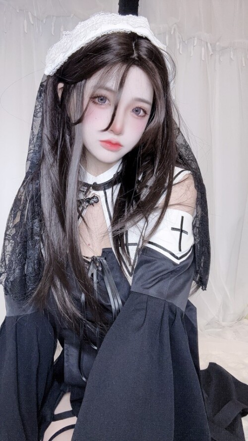 疯猫ss - 修女自拍 预览展示图 3