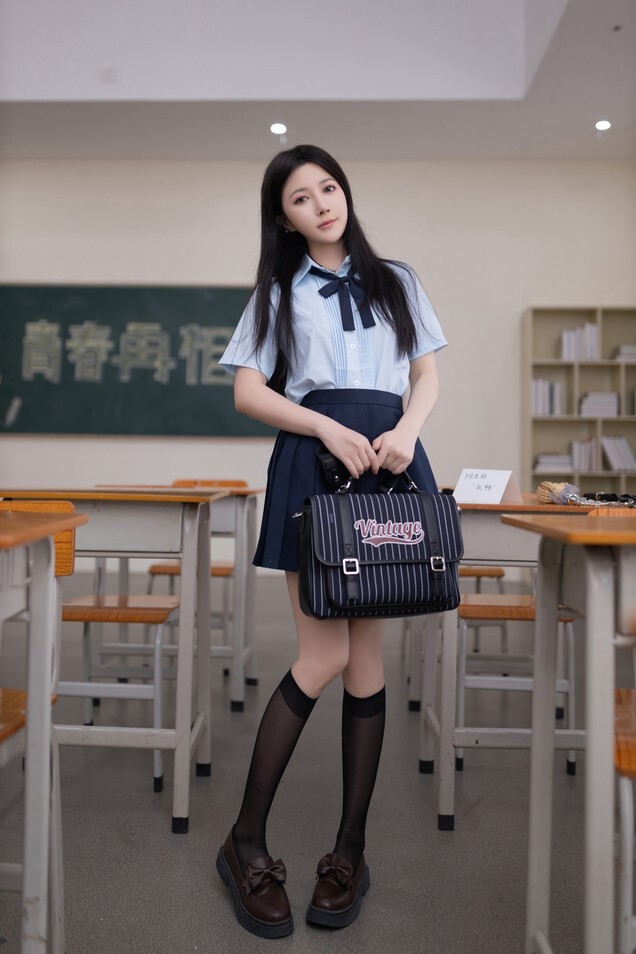 鱼子酱Fish - 班长的礼物 [130P-1.55GB]