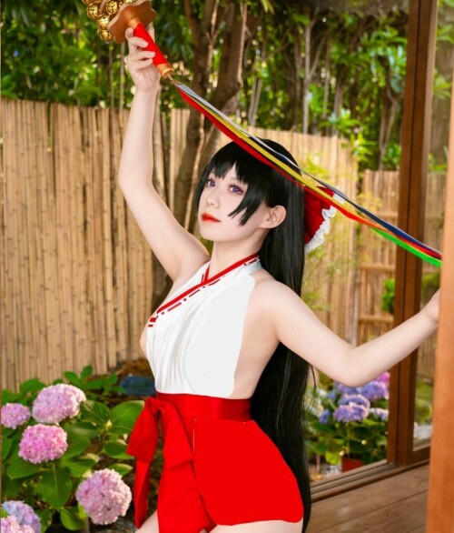 芦苇苇苇 - 巫女 预览展示图 1