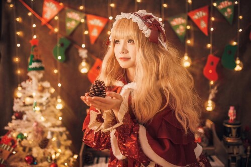 miko酱ww - 暖屋里的少女 预览展示图 1