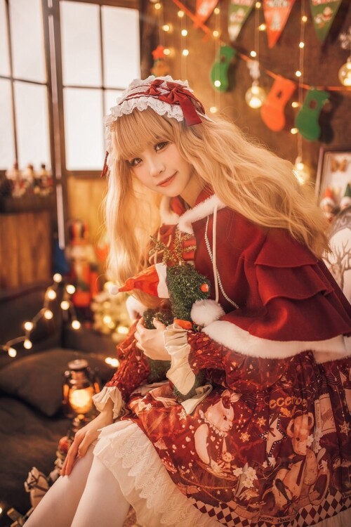 miko酱ww - 暖屋里的少女 预览展示图 4