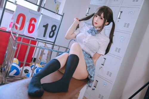 日奈娇 (樱井小莜) - 更衣室 预览展示图 1
