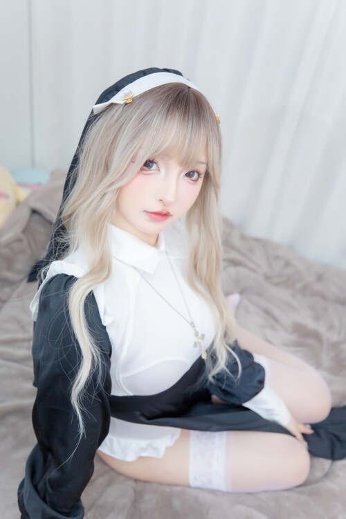 神楽坂真冬 - 战斗修女 预览展示图 3