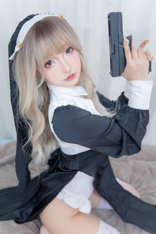 神楽坂真冬 - 战斗修女 预览展示图 5