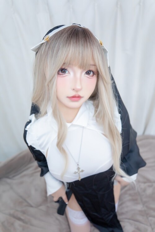 神楽坂真冬 - 战斗修女 预览展示图 2