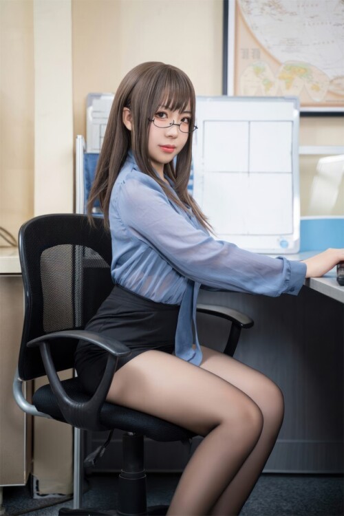 虎森森 - 黑丝眼镜娘 预览展示图 5