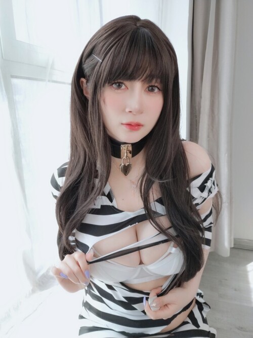 白银81 - Fantia 23年08月订阅 (25套) 预览展示图 3