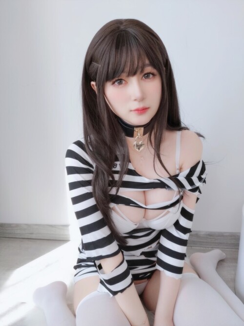 白银81 - Fantia 23年08月订阅 (25套) 预览展示图 2