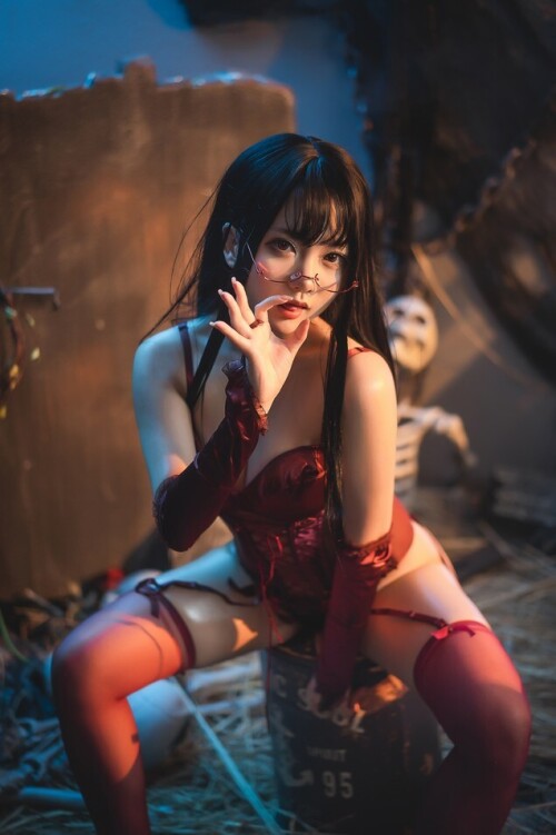 是一只熊仔 – 红色corset [42P-189MB]