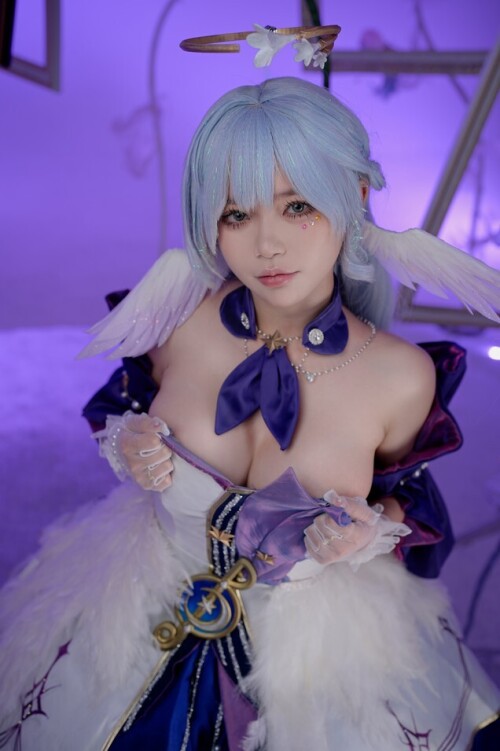 ZinieQ – Robin [45P-287MB]
