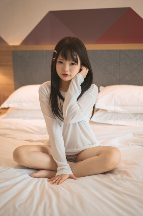 小瑶幺幺 – 蓝白条纹 [33P-693MB]