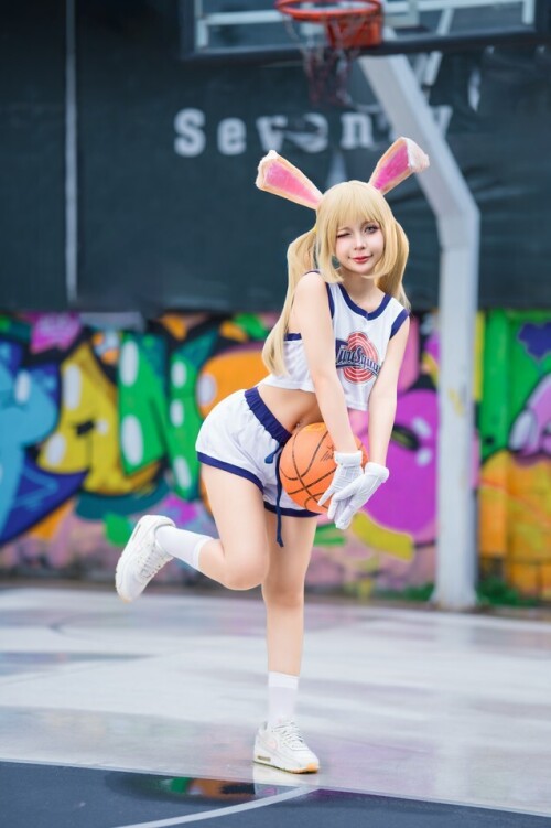 Umeko J - Lola Bunny 预览展示图 5