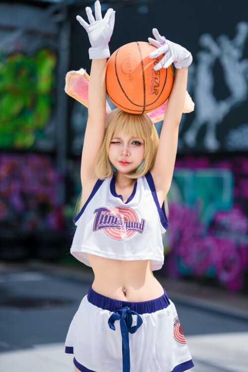 Umeko J - Lola Bunny 预览展示图 1