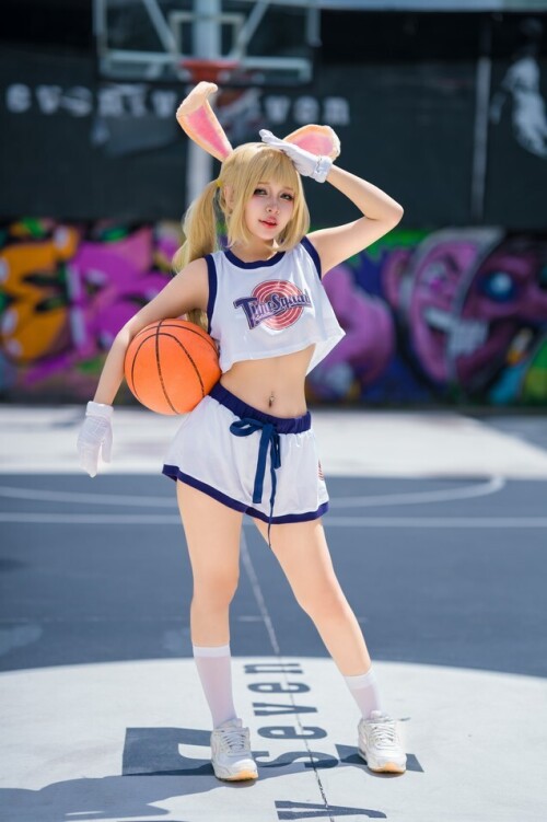 Umeko J - Lola Bunny 预览展示图 4