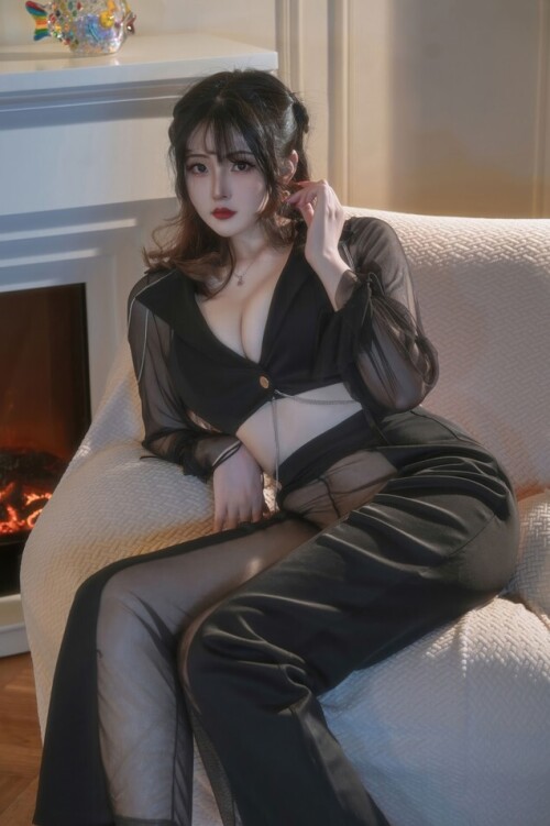 Natsuko夏夏子 - 朦胧OL 预览展示图 1