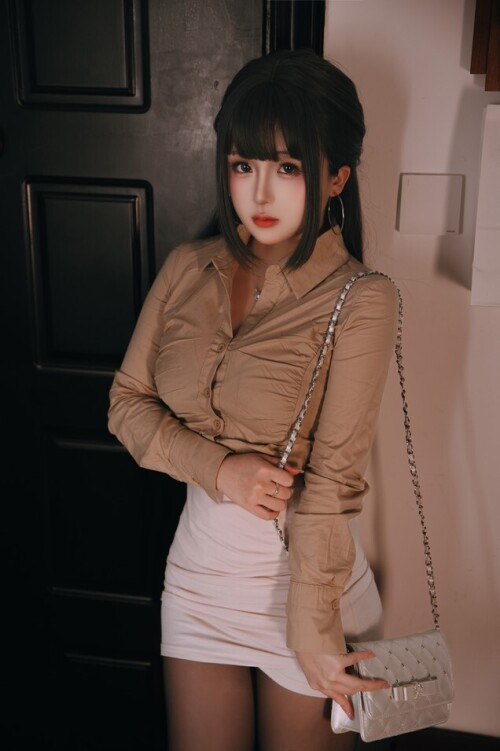 日奈娇 (樱井小莜) - 醉酒同事 预览展示图 4