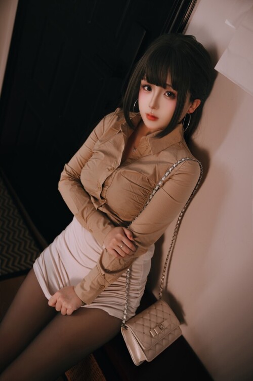 日奈娇 (樱井小莜) - 醉酒同事 预览展示图 5