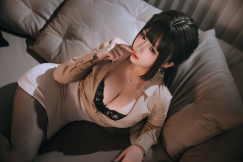 日奈娇 (樱井小莜) - 醉酒同事 预览展示图 2