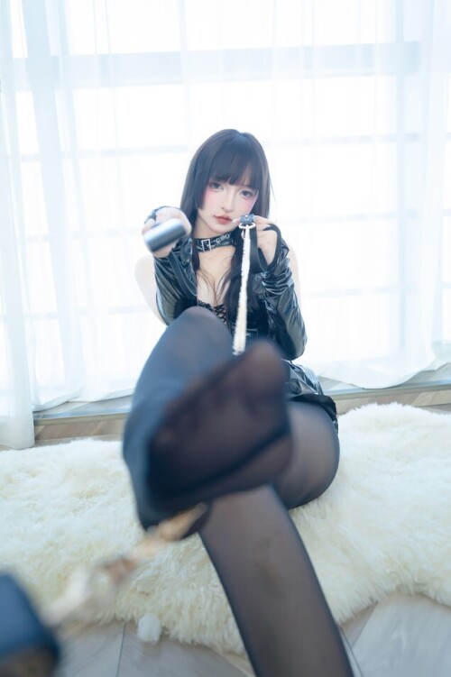 神楽坂真冬 - 美脚调教 预览展示图 6