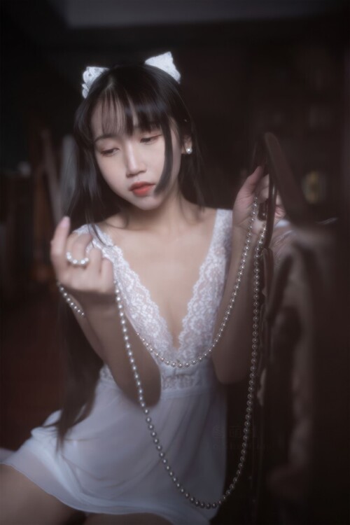 不呆猫 - 白月光 预览展示图 4