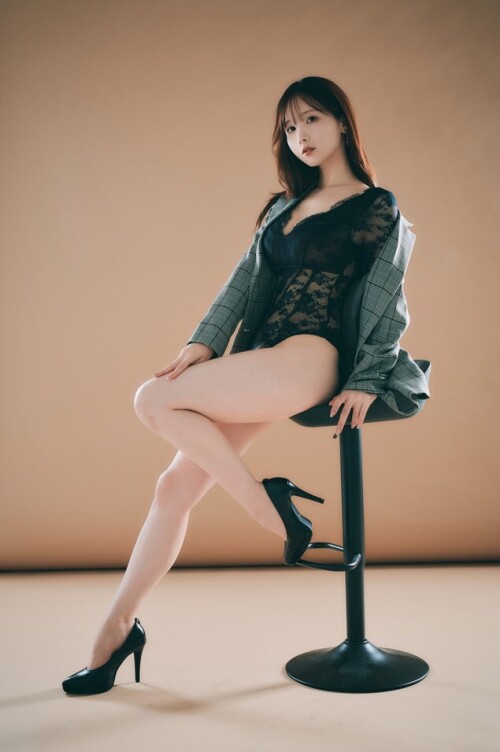 けん研🧪 (けんけん) - BLACK LADY 预览展示图 3