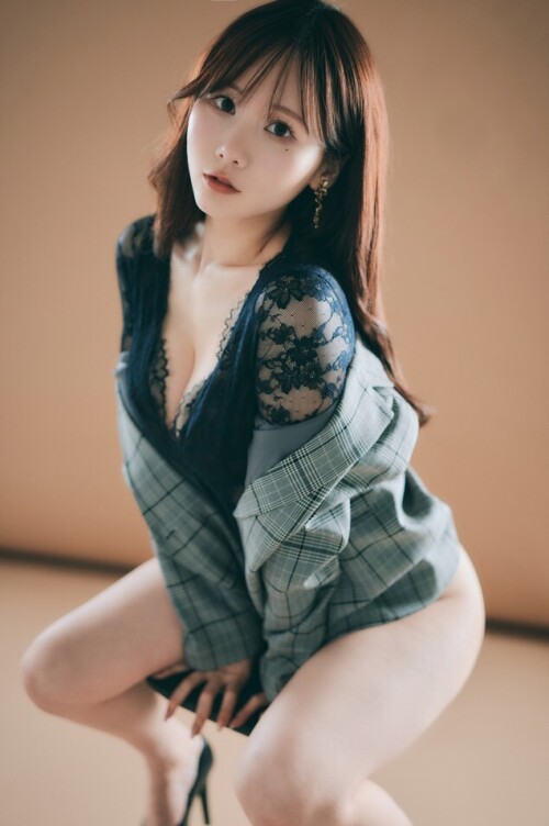 けん研🧪 (けんけん) - BLACK LADY 预览展示图 4