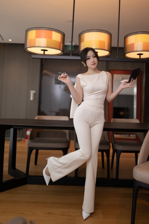 鱼子酱Fish - 职场女人 预览展示图 2
